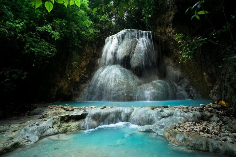 Aguinid Falls